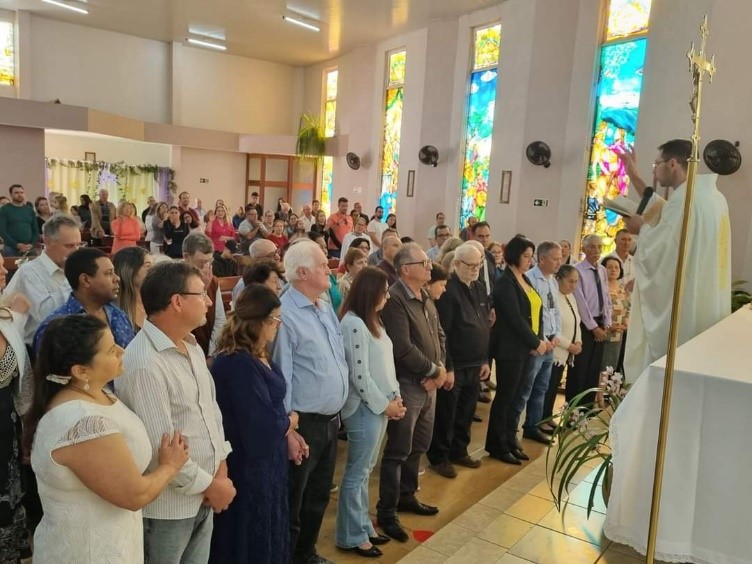Paróquia São José Bairro realiza celebração de bodas de casamento