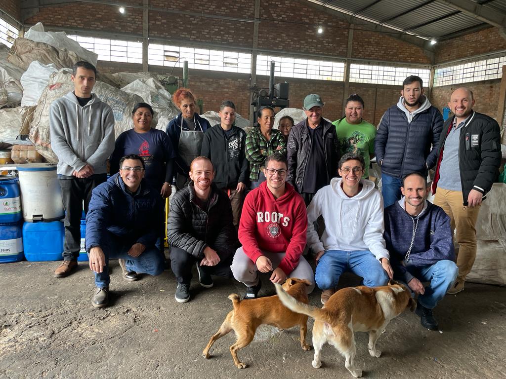 Acadêmicos da Itepa Faculdades visitam a Cooperativa de Trabalho Amigos do Meio Ambiente - Coama