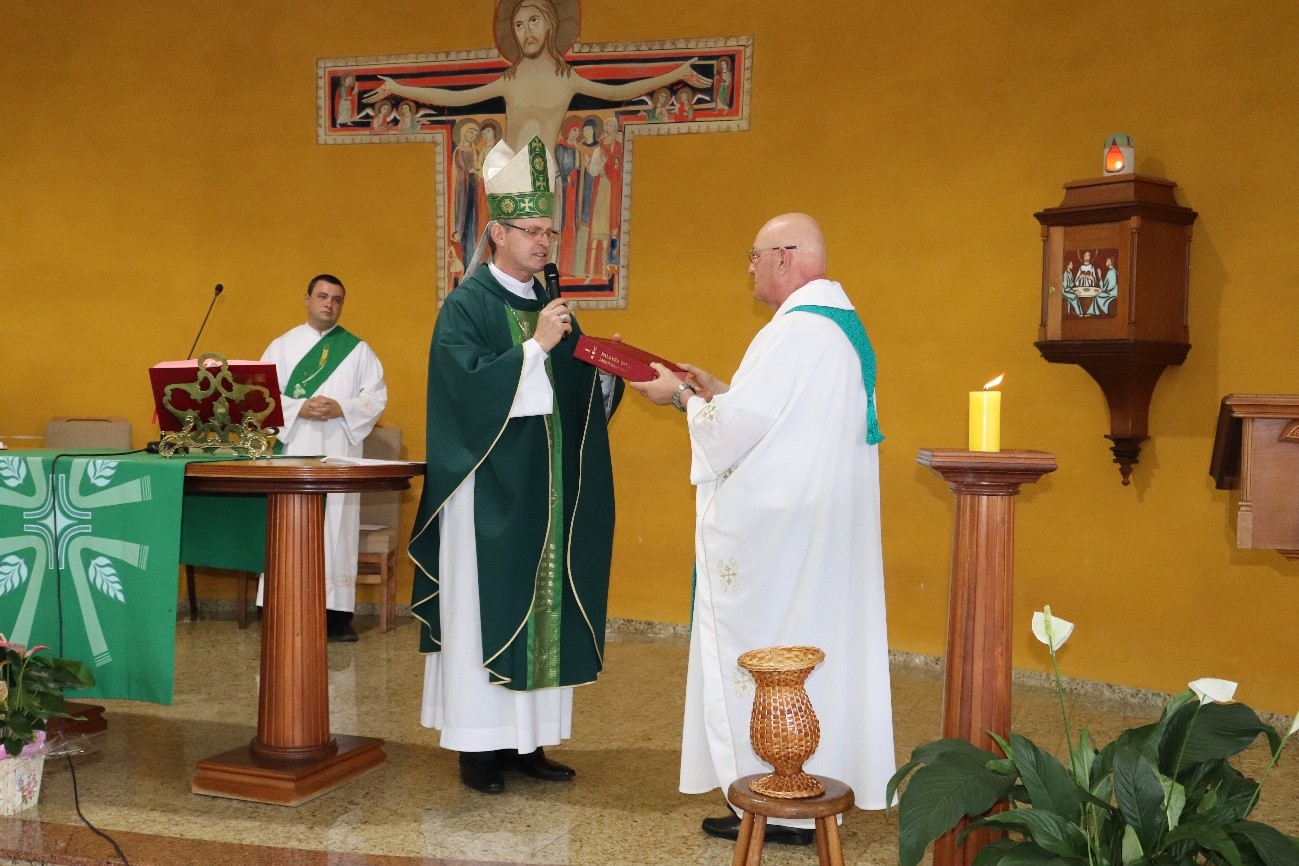 Padre Élio Eilert é acolhido como novo pároco da São Francisco de Assis, em Passo Fundo.