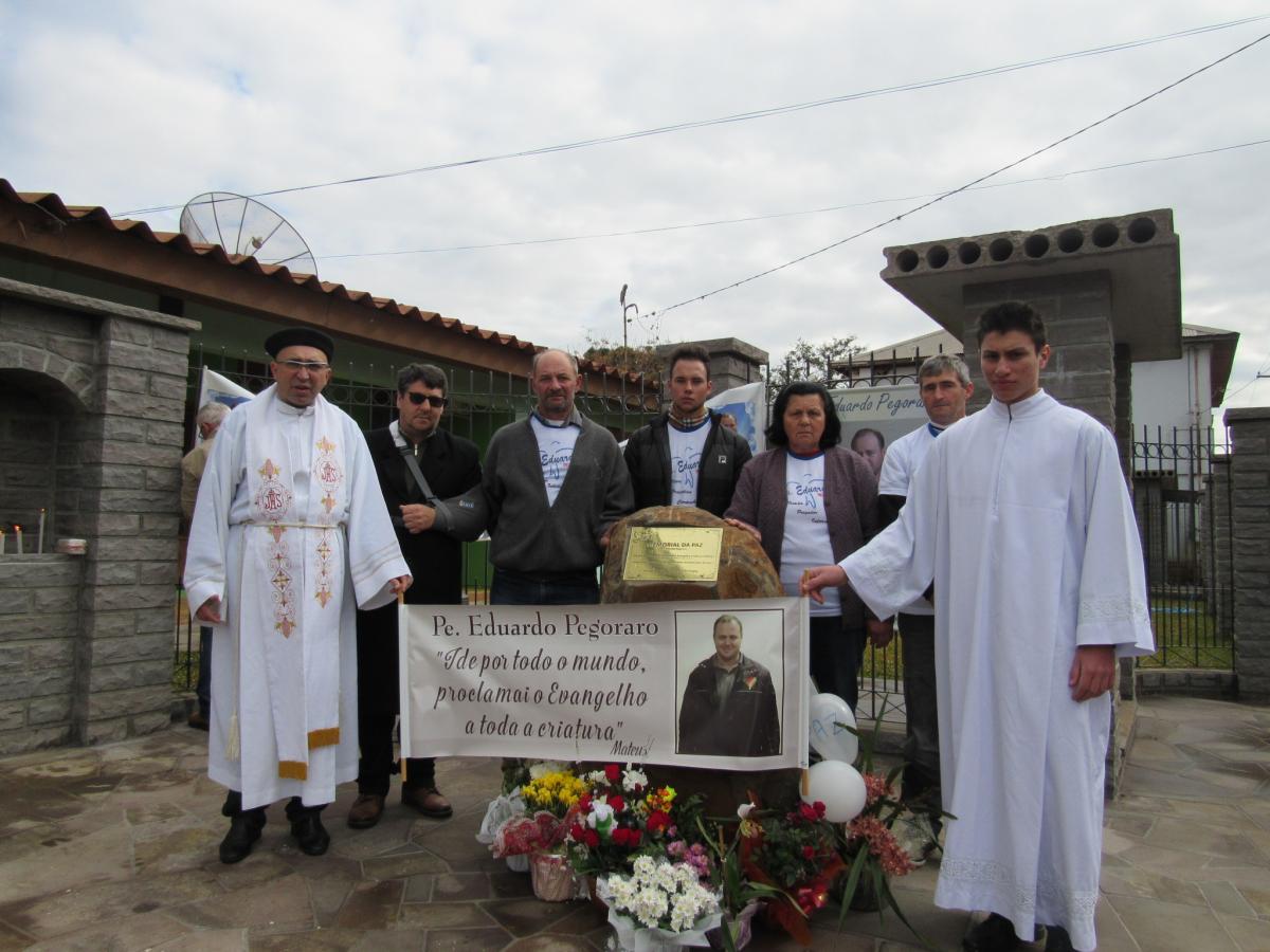 Comunidade taperense clama por Paz e Justiça em memória ao assassinato do padre Eduardo Pegoraro