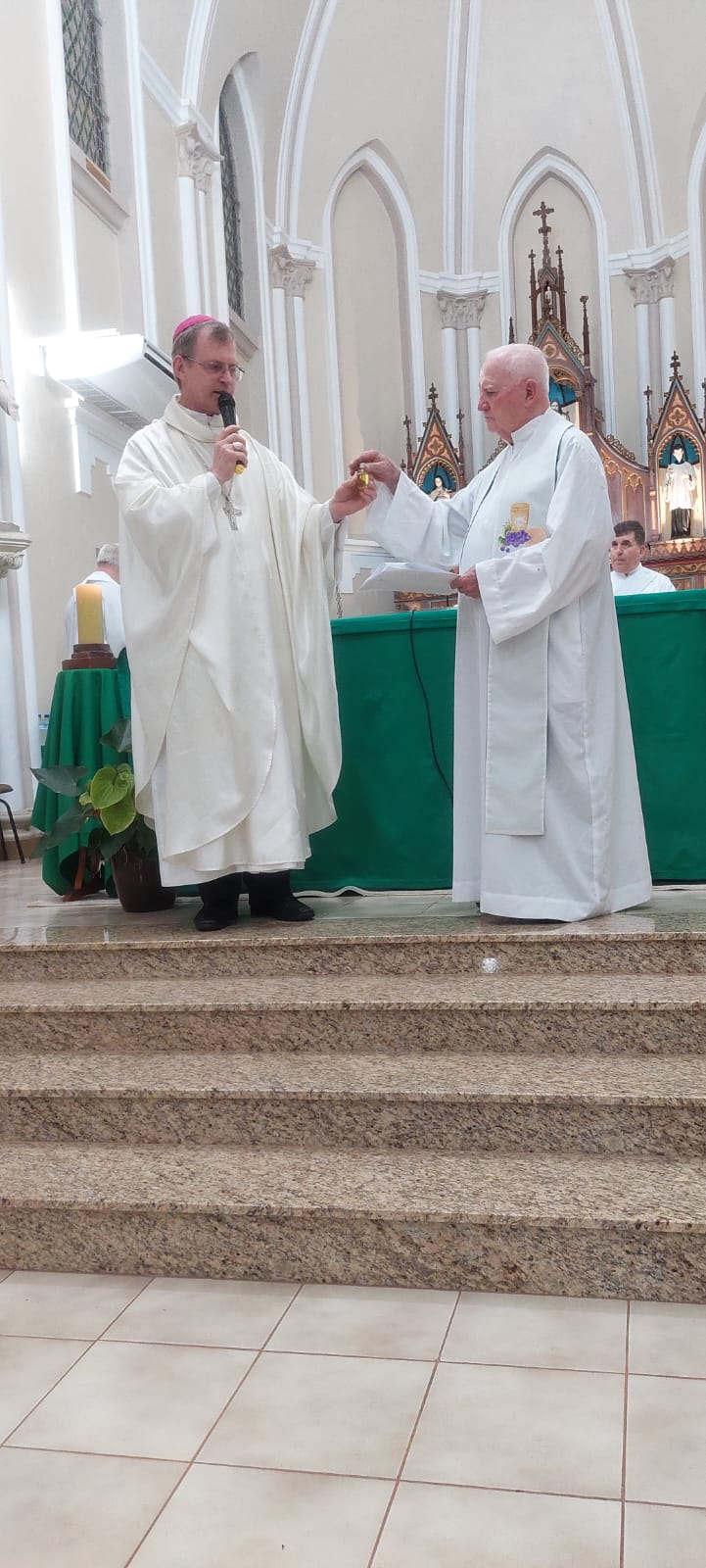 Padre Aldino Barth toma posse na Paróquia São Tiago de Selbach 