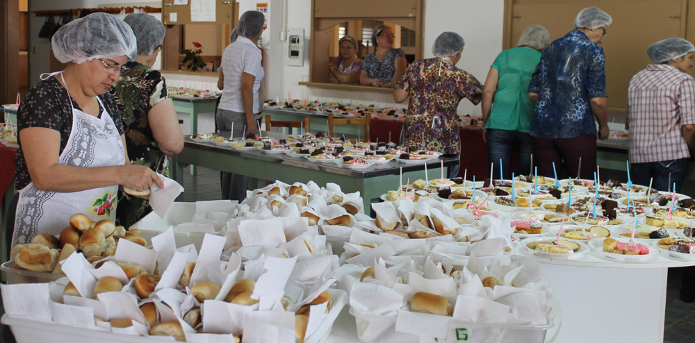 Cáritas Nossa Senhora da Glória promove chá para os idosos