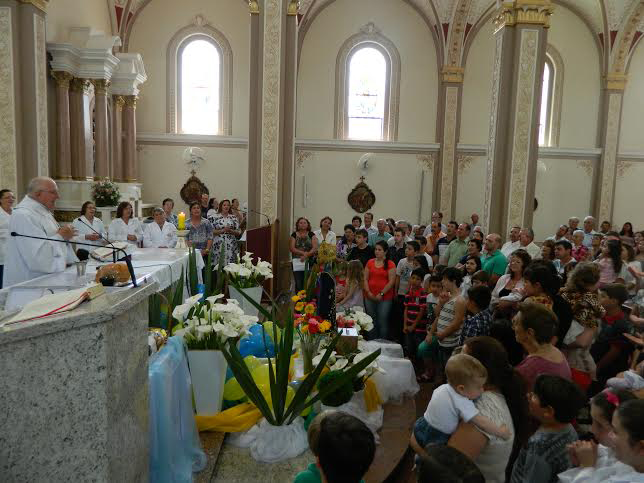 Festa em honra a Nossa Senhora Aparecida reúne fieis em Sarandi