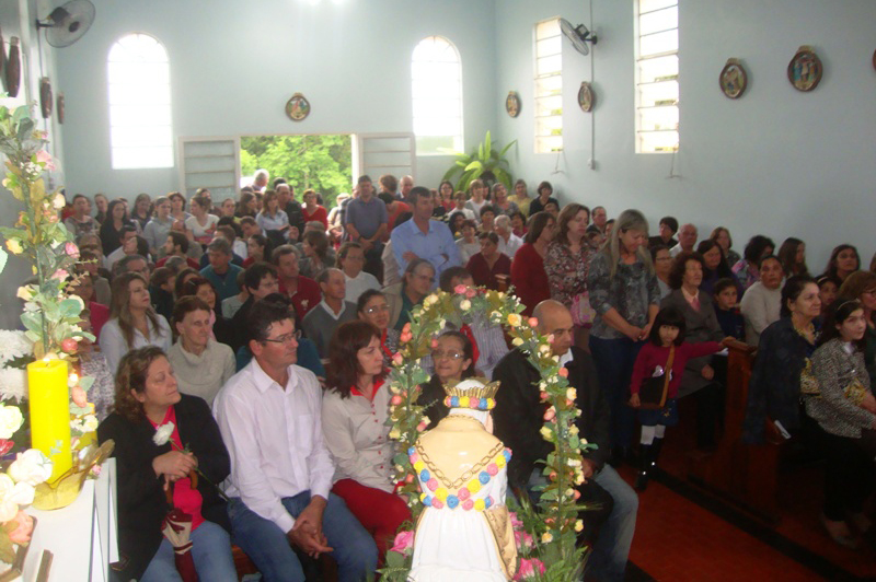 Chuva marca 38ª Romaria de Nossa Senhora da Salete, em Sarandi
