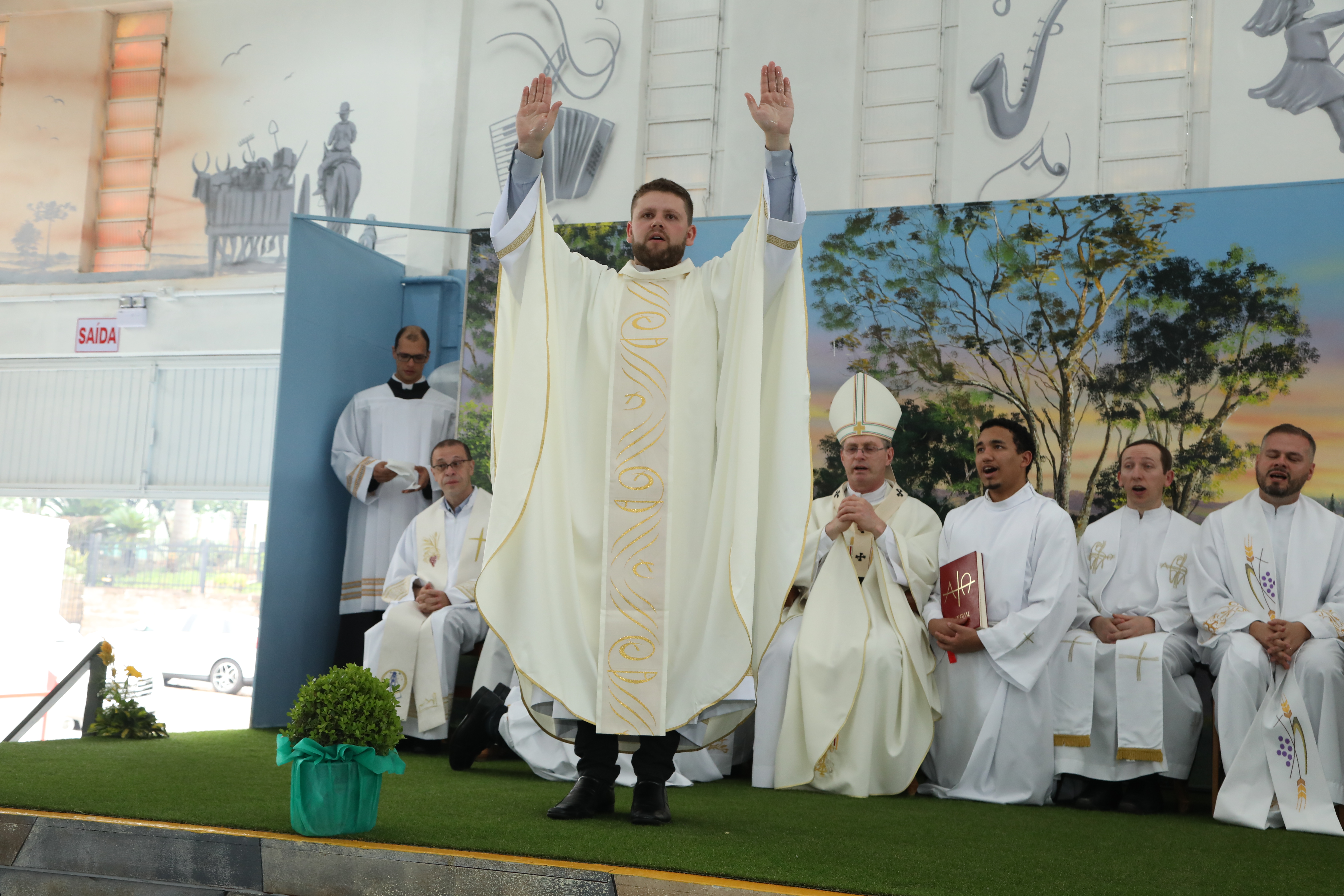 Arquidiocese de Passo Fundo celebra a Ordenação Presbiteral do Diácono Cléber Vieira da Silva