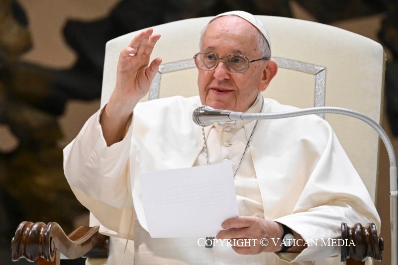 O Papa: para anunciar não basta dar testemunho do bem, é preciso saber suportar o mal